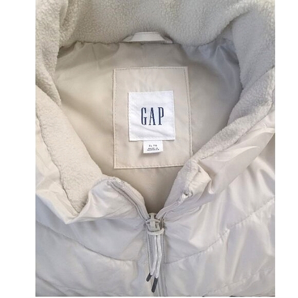 GAP Puffer Vest Size XL - Picture 3 of 4